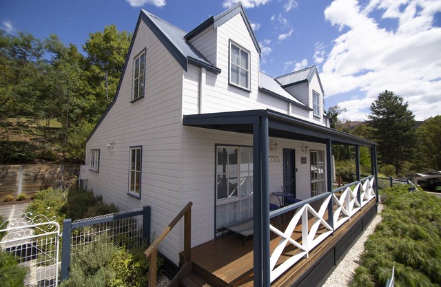 BlueMill Escape- 2 stunning homes, side-by-side, room for the whole family and pets too!