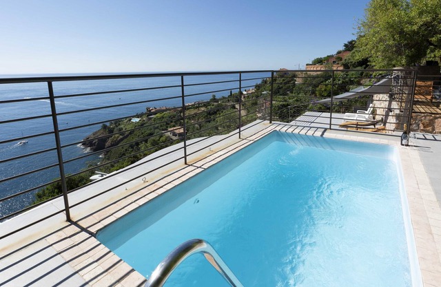 BNB RENTING Breathtaking luxurious villa with sea-view in Théoule sur Mer