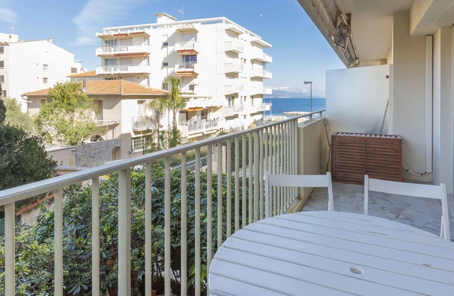 BNB RENTING chez J-P - 100m beach 2-4pers terrace sea view pool garage