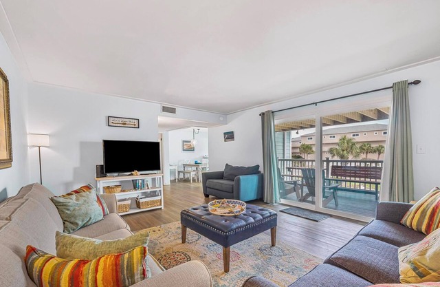 Boardwalk Bliss – Townhouse-Style Condo A8