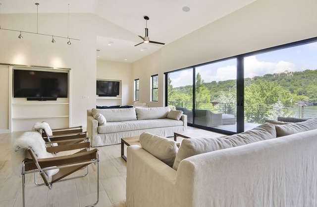 Boat Dock | 5 Beds | Sleeps 10 - WalkerVR Lake Austin Modern!