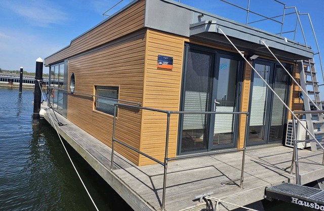 Boat 'Tollow' with Sea View, Wi-Fi and Air Conditioning