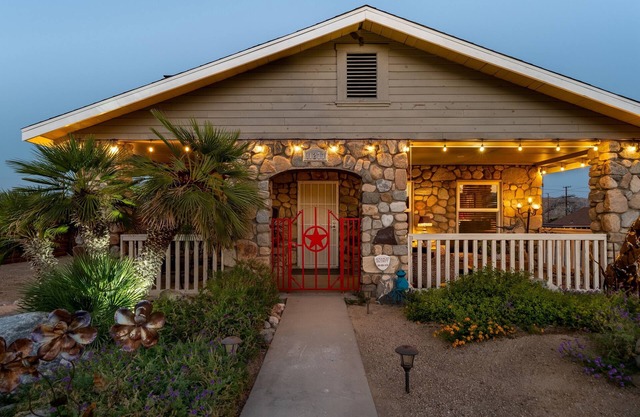 BOBBYSUE’S ROCK HOUSE RANCH NESTLED BETWEEN JOSHUA TREE AND PALM SPRINGS