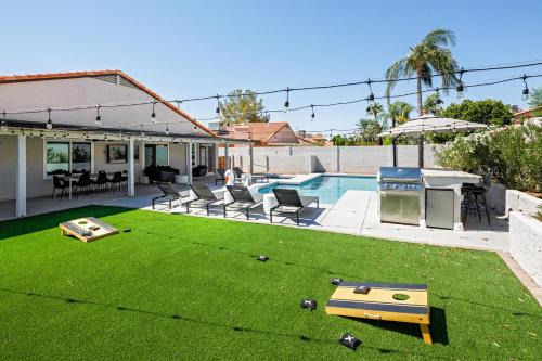 Bohemian Resort-Pool, Spa, Golf, Bar, BBQ, &Games!
