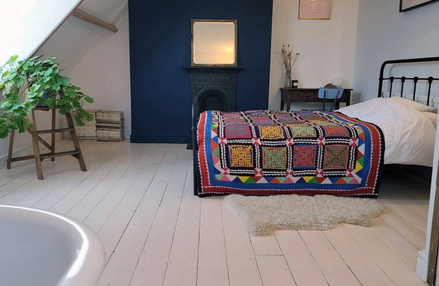 Bohemian, Victorian Maisonette with stunning city views and high ceilings!