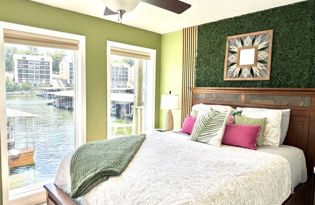 Boho Flamingo-Pools, Hot Tub, Pet Friendly