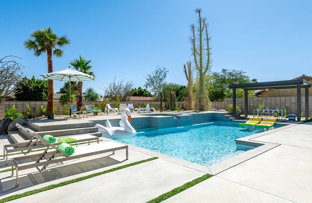Boojum Ranch! Midcentury! 2 King Masters! Pool! Spa! FirePit! Mt Views!