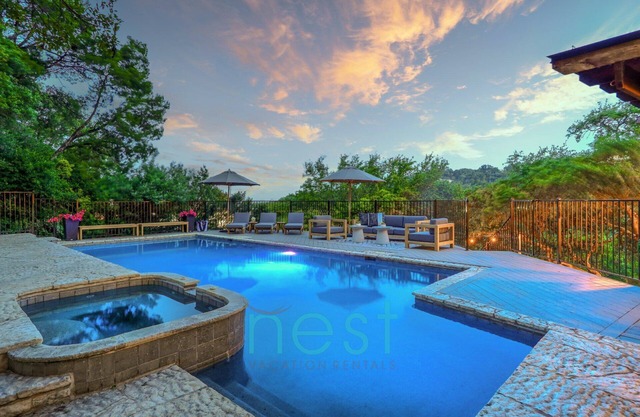 *Book 4, Get 3 Free – Stay 7 Nights, Pay for 4!*