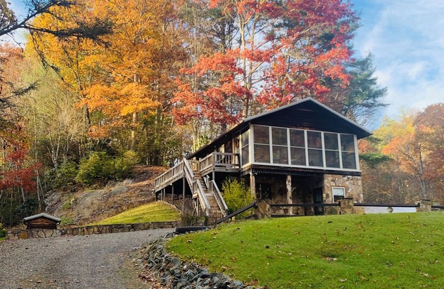 Book for Fall - Peak Creek Cabin in Laurel Springs