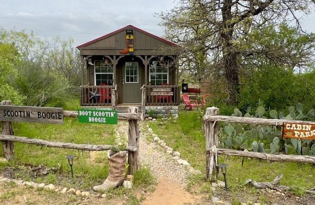 Boot Scootin Boogie - Castell Cabin - Sleeps 4