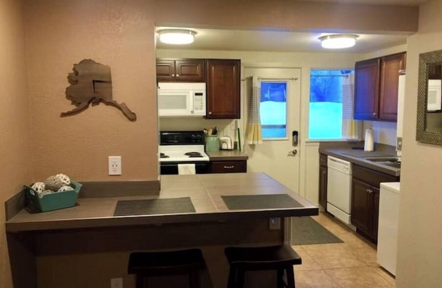 Bootlegger Bungalow - Downtown Anchorage
