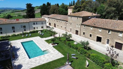 Borgo Ariano near Volterra by PosarelliVillas