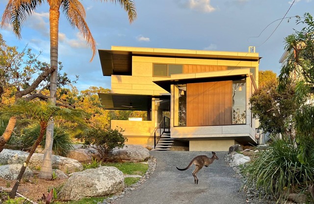 Bosom Beach House Currarong - unwind by the beach!