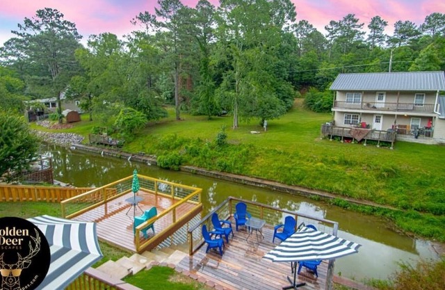 Boujee · Lake Hamilton Vacation Home 3BR/3BA Sunny Deck Furnishings