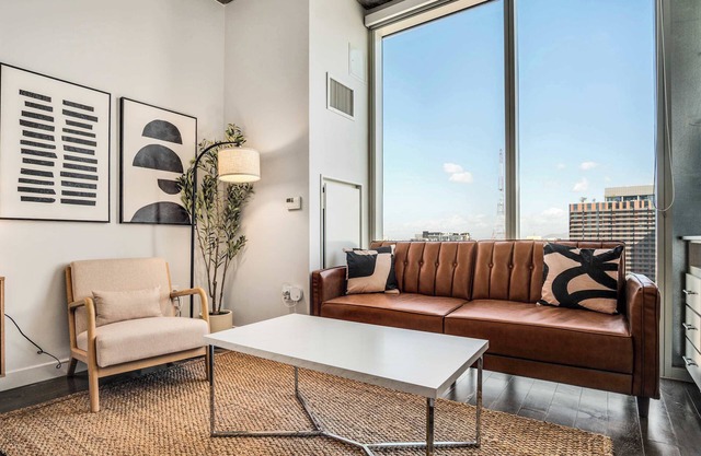 Boulevard Stays Highrise STU Sky Pool, Parking, Gym 24