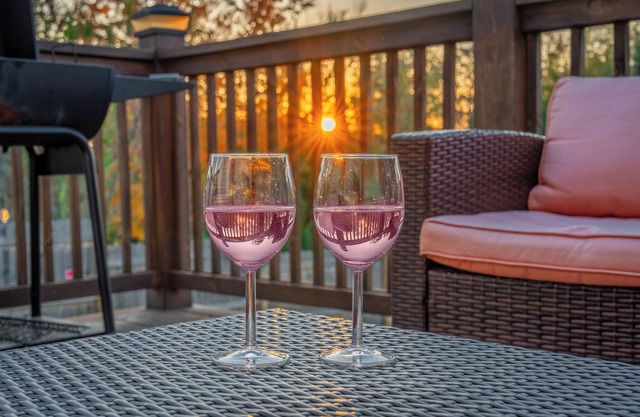 Bourbon Retreat: Hot Tub & KY Distillery Adventures