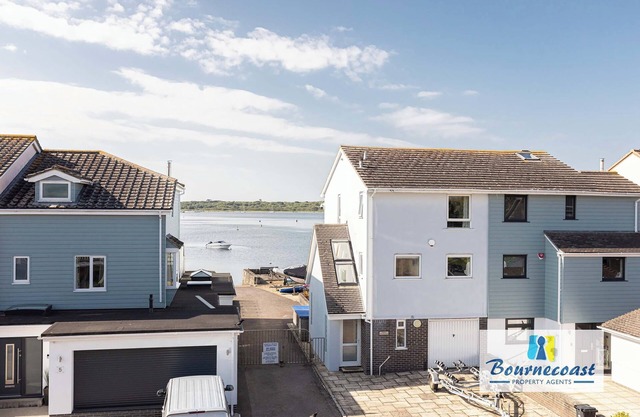 Bournecoast: Three bedroom townhouse with garden and harbour views - HB9602