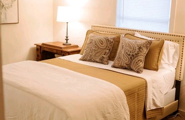 Boutique Beeville Cottage