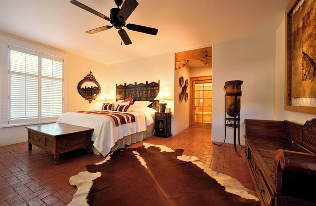 BOUTIQUE HOTEL - King deluxe Suite 1/2 mi. from Santa Fe Plaza
