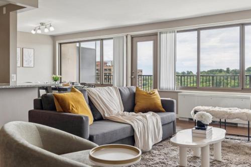 Boutique Suite-Sleeps 7-Free Parking-Balcony Views