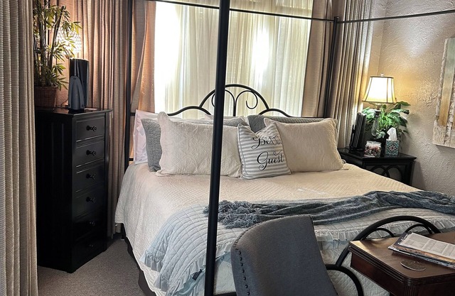 Bow-wood Suite @ BoisD’Arc Bungalow & Suites - Rustic/Romantic Getaway