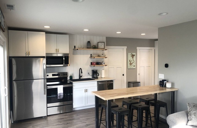 BPO Fieldhouse. 2 bed/1 bath completely updated home in the heart of AP/Okoboji!