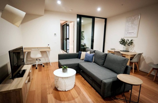 Braddon Brand New 1BR Apt, WiFi, Secure Parking.