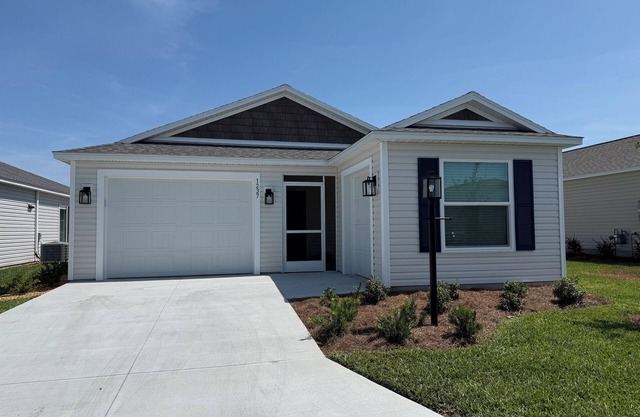 BRAND NEW 2 BDR 2 BTH w. Golf Cart - Half mile to EASTPORT