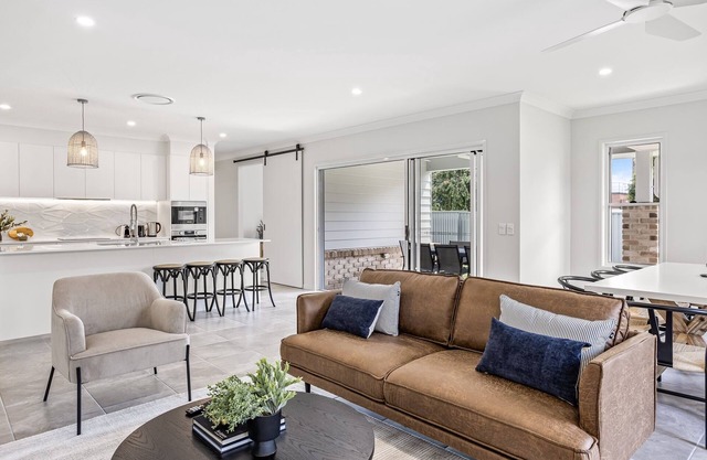 Brand-New 4-Bed Beach House with Alfresco Dining
