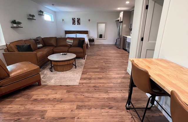 BRAND NEW bungalow AC & WiFi in Kelso, 2 parking spots, with EV Charger & Sauna