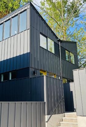 Brand New Designer House 15min to downtown