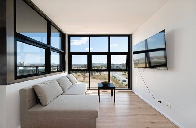 Brand New Modern 2BR Apt with Scenic Views in CBR