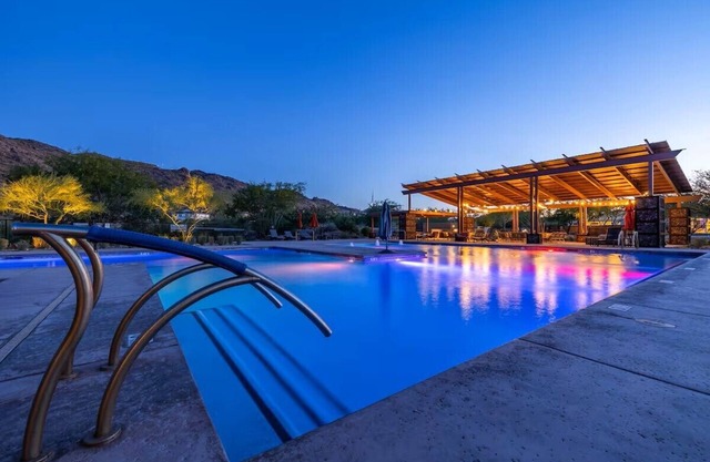 Brand New Modern 3BR Retreat – Pool, Jacuzzi, Gym & Stunning Views