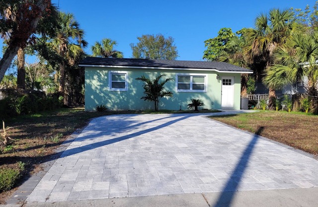 Brand new remodel. Adorable 2-bedroom 1 bath house in downtown Tarpon Springs