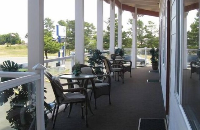 Breakers Boutique Inn