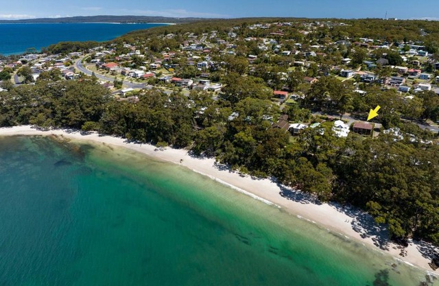 Breakers on Orion Beach Vincentia