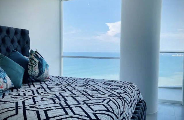 Breath taking NEW 2br/2b Ocean/city view 12 floor