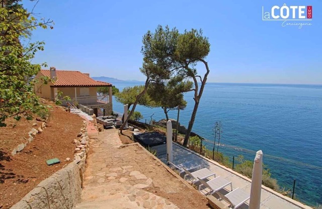 Breathtaking! #Luxury villa on the water