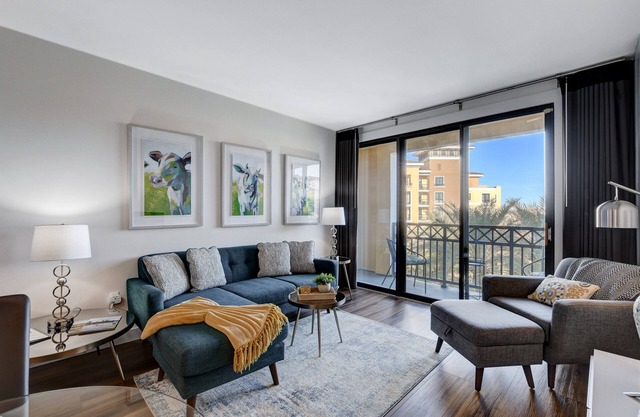 Breathtaking views, of the Lake, Mountains and Pool, luxurious 1 bed 1 bath apt.