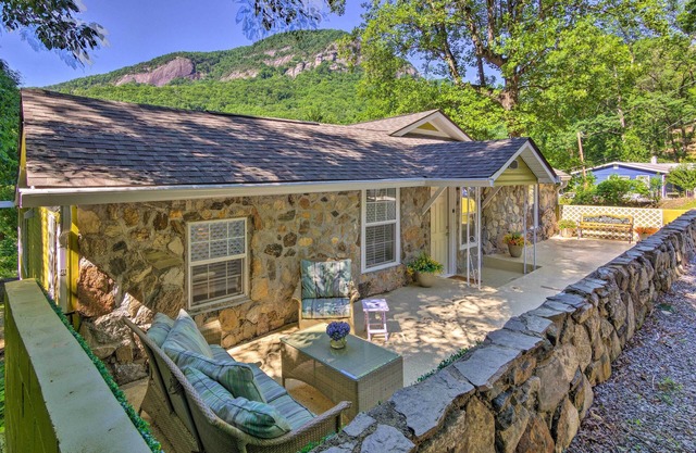 Breathtaking Views: Unique Chimney Rock Cottage!