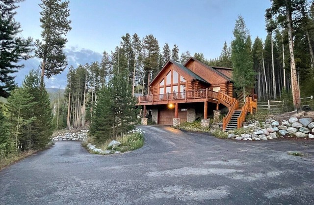 Breck Cabin/Mins from Town & Lifts/Hot Tub