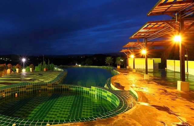 Breeze Hill Hotel