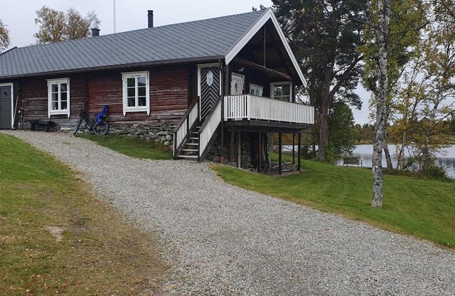 Brekkveien 81-meget sentral hytte,15 min å gå til Røros sentrum
