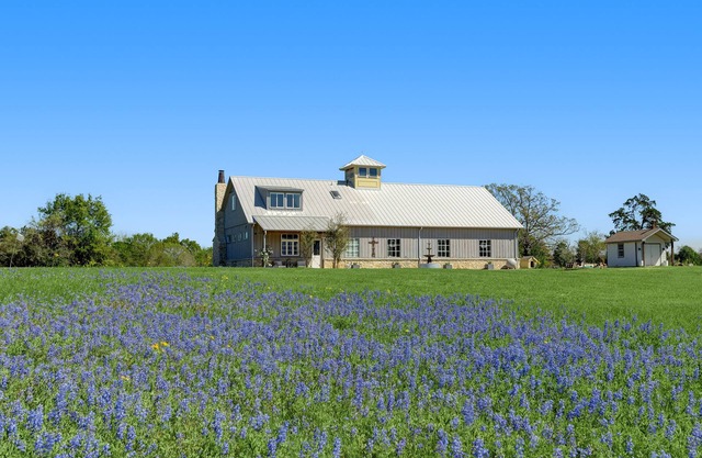 Brenham-Home/Barn amazing place to stay! Completed 2019