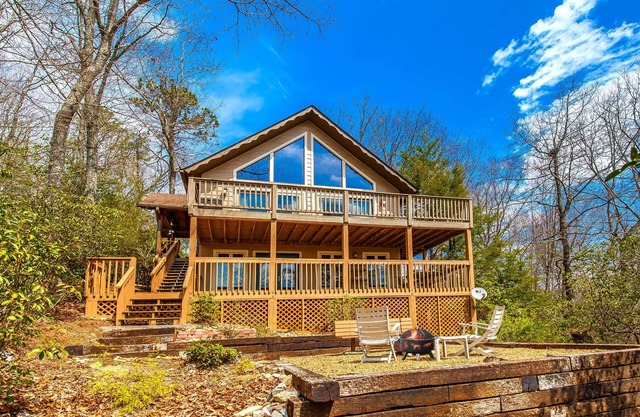 Brevard Cabin - mountain views, lake access, golf, close to hiking & waterfalls