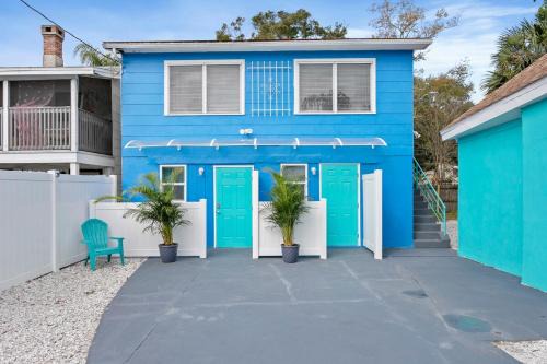 Brew You Bungalow - Cozy Oasis with Fire Pit