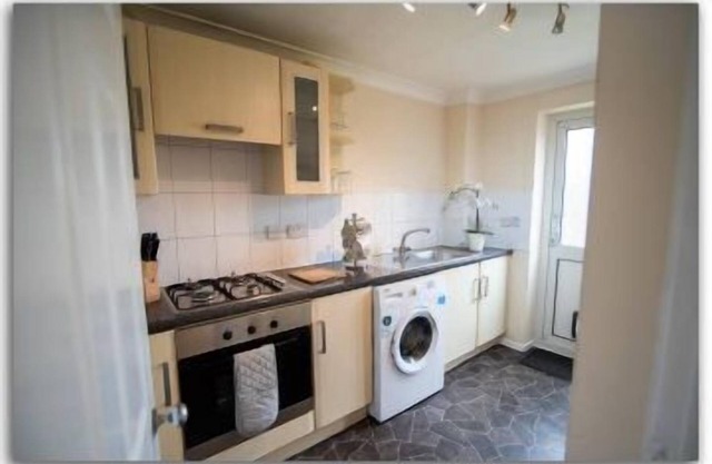 BridgeCity ★SPACIOUS★ 3 Bedroom House ★ Basingstoke Parking