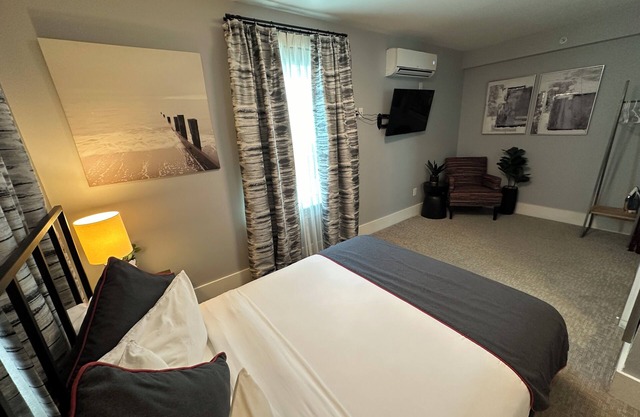Bright 1 Bed/1 Bath/Pet friendly in the heart of Newport