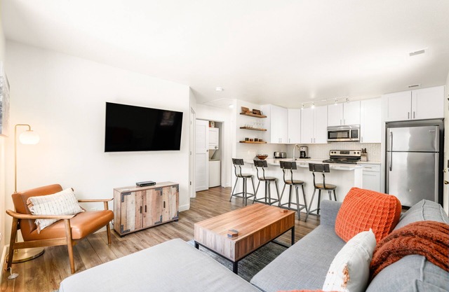 Bright 1 Bedroom, Close to Downtown & Peak 9