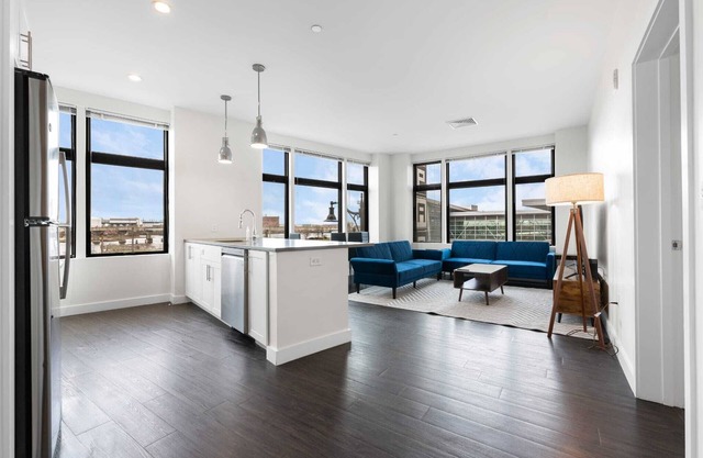 Bright 3BR 2BA Condo/Pool+ King bed